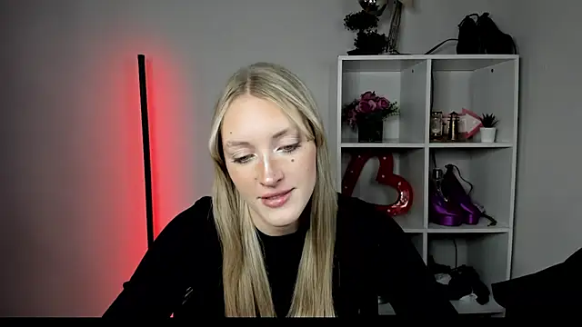 Snapshot of EvelynBlond chatting on July 8, 12:39 pm EvelynBlond online show from July 8, 12:39 pm
