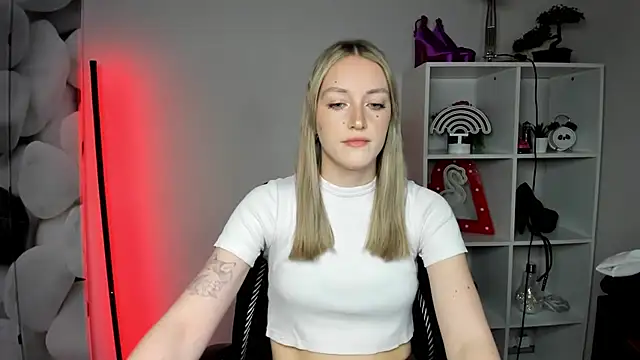 EvelynBlond online show from February 13, 10:26 am