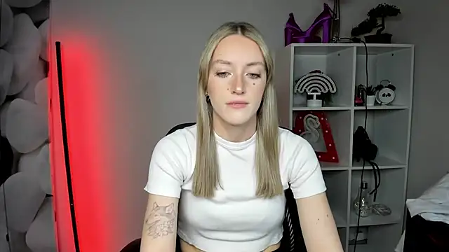 EvelynBlond online show from February 17, 1:30 pm