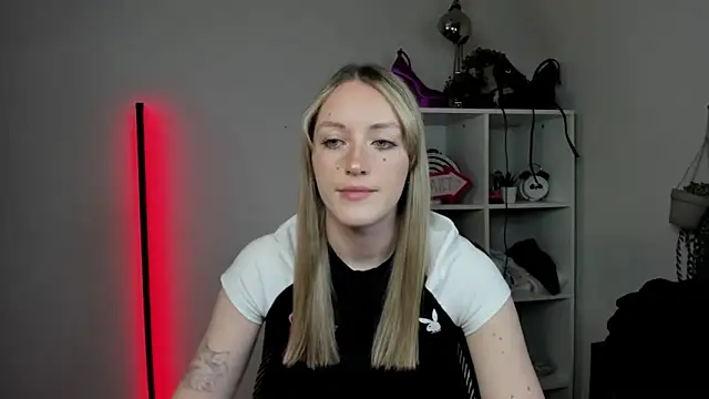 EvelynBlond online show from April 7, 12:29 pm