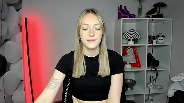 EvelynBlond online show from February 16, 6:45 am