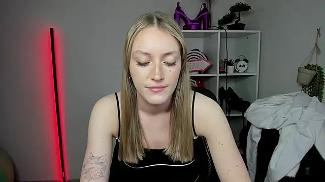 EvelynBlond online show from March 16, 6:32 pm