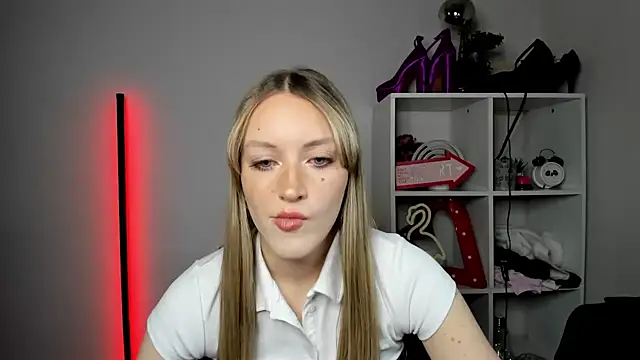 EvelynBlond online show from April 30, 12:34 pm