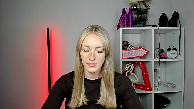 EvelynBlond online show from May 20, 12:35 pm