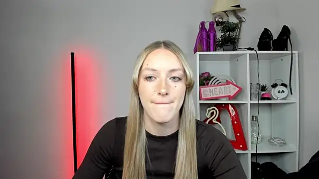 EvelynBlond online show from May 14, 12:46 pm