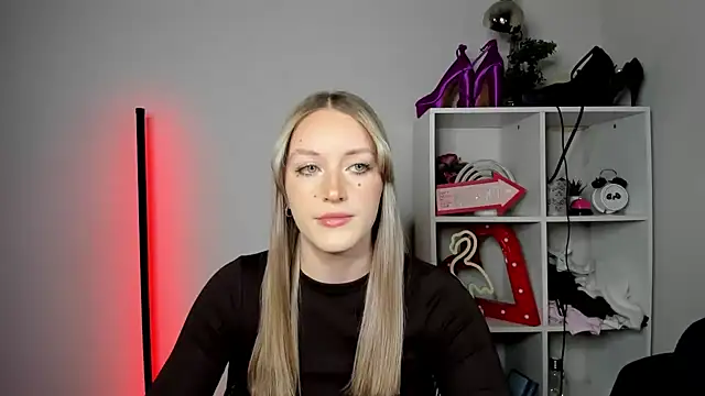 EvelynBlond online show from May 7, 12:41 pm