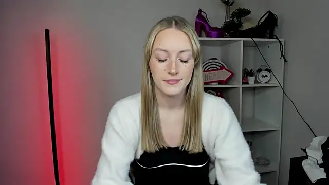 EvelynBlond online show from March 23, 1:33 pm