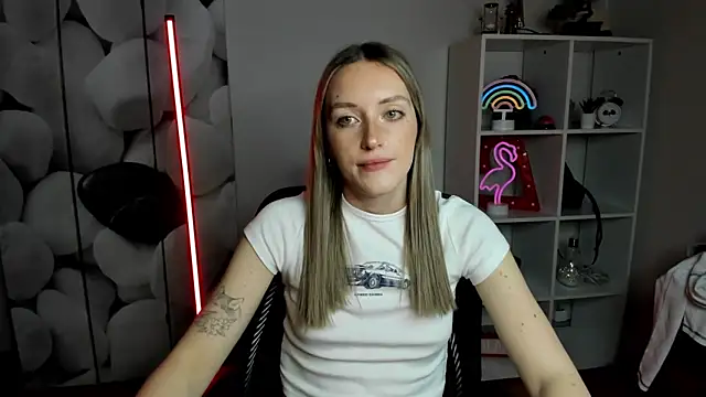 Snapshot of EvelynBlond chatting on January 5, 5:38 pm EvelynBlond online show from January 5, 5:38 pm