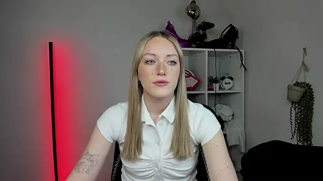 EvelynBlond online show from March 31, 12:29 pm