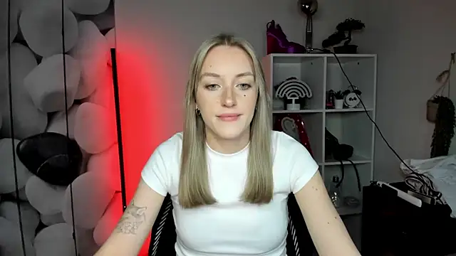 EvelynBlond online show from January 19, 1:37 pm