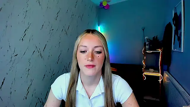EvelynBlond online show from June 3, 10:49 am