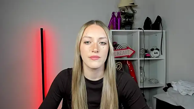 EvelynBlond online show from May 18, 12:54 pm