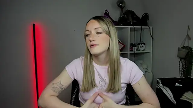 EvelynBlond online show from April 3, 12:33 pm