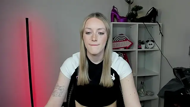 EvelynBlond online show from March 25, 1:32 pm