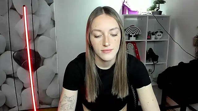 Snapshot of EvelynBlond chatting on January 14, 1:37 pm EvelynBlond online show from January 14, 1:37 pm