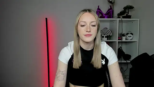 EvelynBlond online show from March 9, 6:28 am