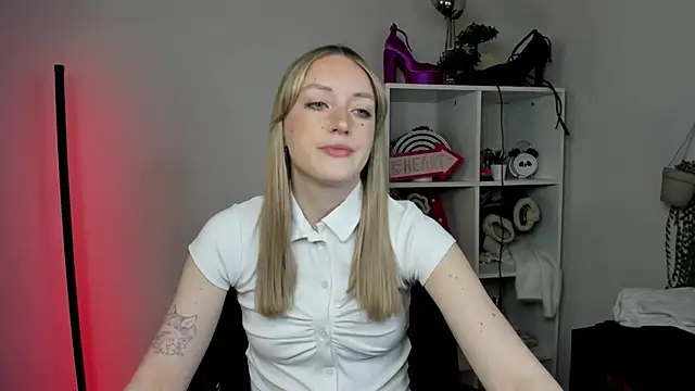 EvelynBlond online show from March 27, 10:16 am