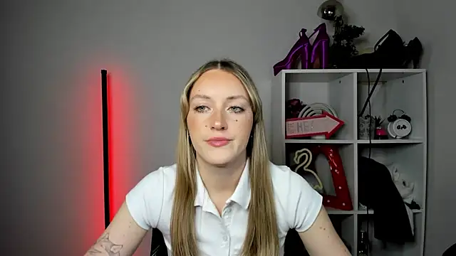 EvelynBlond online show from April 23, 12:29 pm