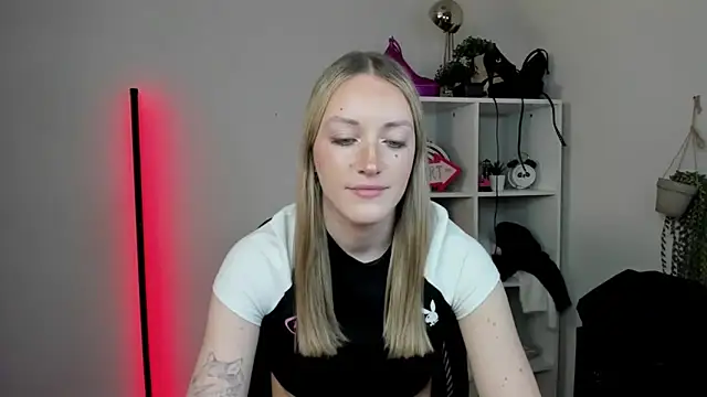 EvelynBlond online show from April 1, 1:41 pm