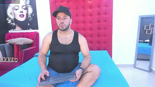 Snapshot of Christopher_Cruz_ chatting on December 16, 11:09 pm Christopher Cruz online show from December 16, 11:09 pm