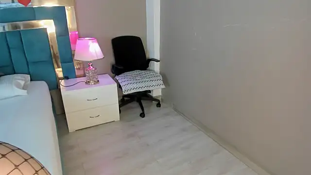 LiiaVelvet online show from April 12, 4:27 am