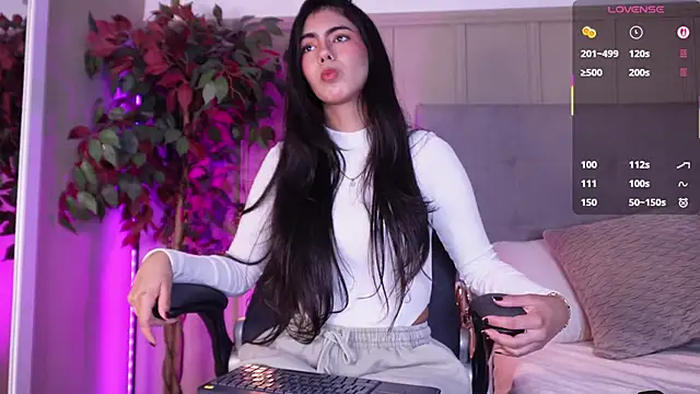 melaniebrett online show from April 7, 7:37 pm