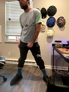 strippingmale1 online show from December 1, 3:13 pm