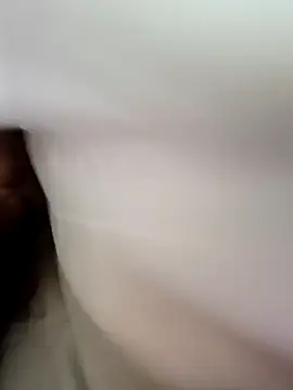 Snapshot of 00x0x00 chatting on March 25, 2:12 am 00x0x00 online show from March 25, 2:12 am