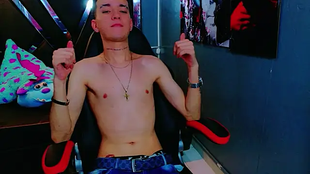 Snapshot of ErosWildBoy chatting on December 4, 9:14 pm ErosWildBoy online show from December 4, 9:14 pm