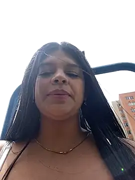 Snapshot of Layla-daring chatting on June 4, 5:50 pm Layla-daring online show from June 4, 5:50 pm
