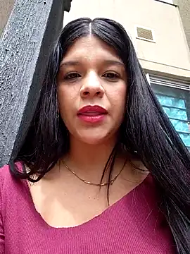 Snapshot of Layla-daring chatting on June 14, 3:02 pm Layla-daring online show from June 14, 3:02 pm