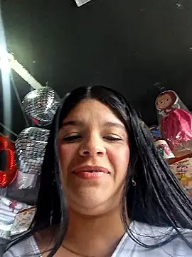 Layla-daring online show from December 19, 7:05 pm