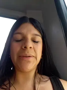 Snapshot of Layla-daring chatting on May 12, 8:04 pm Layla-daring online show from May 12, 8:04 pm