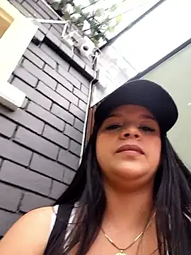Snapshot of Layla-daring chatting on May 1, 6:35 pm Layla-daring online show from May 1, 6:35 pm