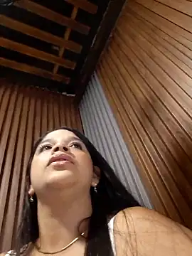 Snapshot of Layla-daring chatting on June 9, 5:58 pm Layla-daring online show from June 9, 5:58 pm