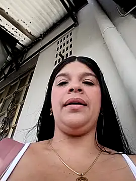 Layla-daring online show from March 2, 8:05 pm