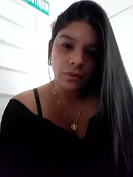 Snapshot of Layla-daring chatting on May 19, 6:04 pm Layla-daring online show from May 19, 6:04 pm