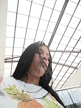 Layla-daring online show from March 3, 6:15 pm