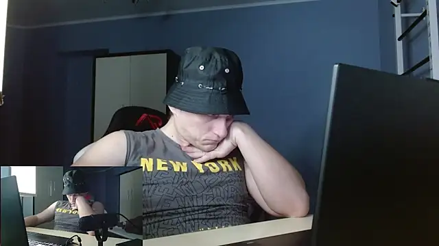 Snapshot of Poliglotjoe1 chatting on February 16, 9:24 pm Poliglotjoe1 online show from February 16, 9:24 pm