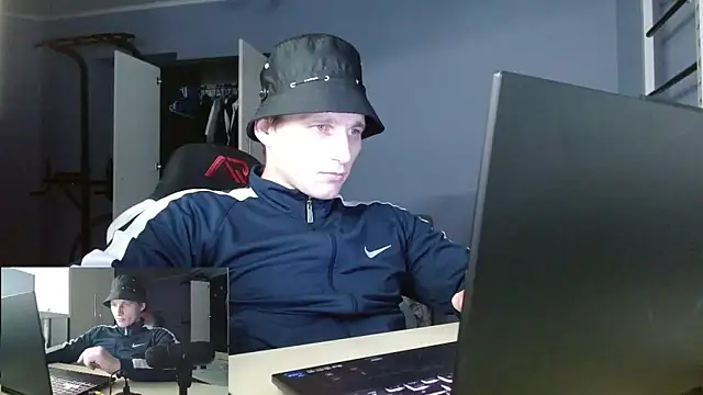 Snapshot of Poliglotjoe1 chatting on February 5, 7:43 pm Poliglotjoe1 online show from February 5, 7:43 pm