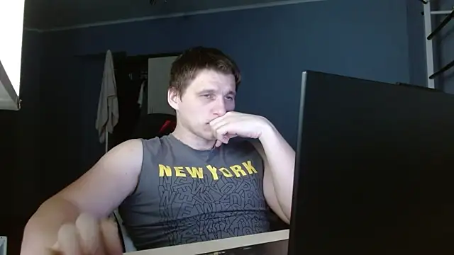 Snapshot of Poliglotjoe1 chatting on February 15, 1:39 am Poliglotjoe1 online show from February 15, 1:39 am