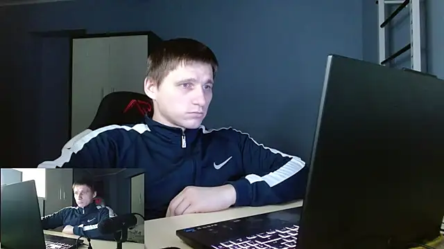 Snapshot of Poliglotjoe1 chatting on February 13, 9:37 pm Poliglotjoe1 online show from February 13, 9:37 pm