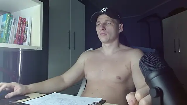 Poliglotjoe1 online show from November 28, 4:23 am