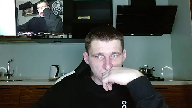 Snapshot of Poliglotjoe1 chatting on March 1, 4:23 am Poliglotjoe1 online show from March 1, 4:23 am