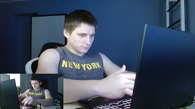 Snapshot of Poliglotjoe1 chatting on February 14, 1:33 pm Poliglotjoe1 online show from February 14, 1:33 pm