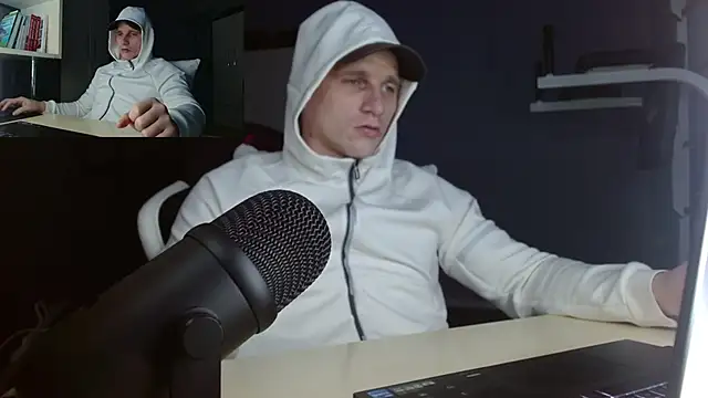 Poliglotjoe1 online show from December 17, 6:40 am