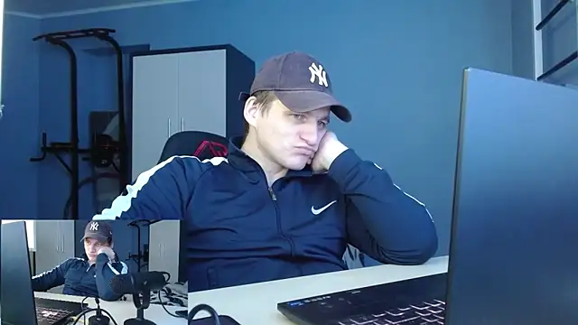 Snapshot of Poliglotjoe1 chatting on February 3, 10:31 am Poliglotjoe1 online show from February 3, 10:31 am