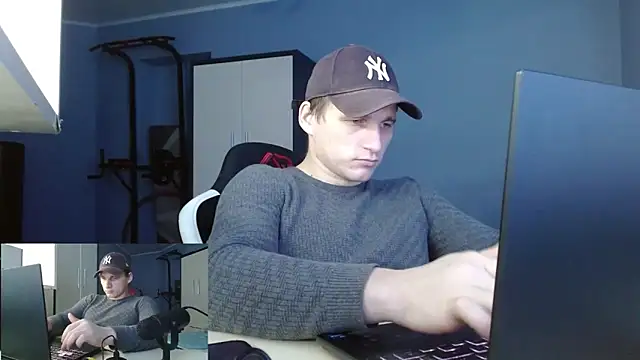 Snapshot of Poliglotjoe1 chatting on February 4, 11:27 am Poliglotjoe1 online show from February 4, 11:27 am