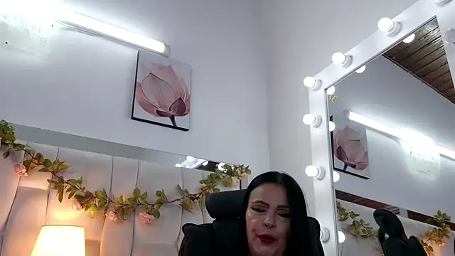 Victoria Gautherr online show from December 17, 7:52 pm