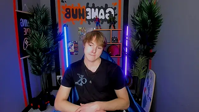 Snapshot of DonaldWoon chatting on December 2, 3:58 pm DonaldWoon online show from December 2, 3:58 pm